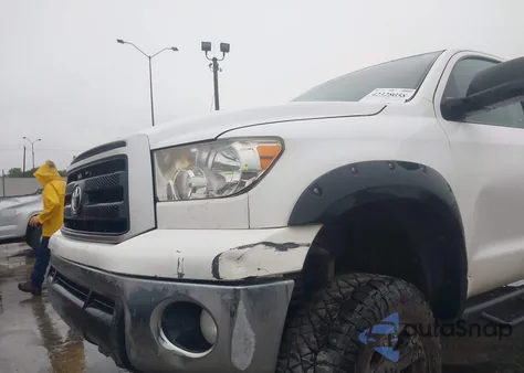 2012 Toyota Tundra Grade 5.7L V8 из США, поврежденный, VIN 5TFDW5F18CX245007
